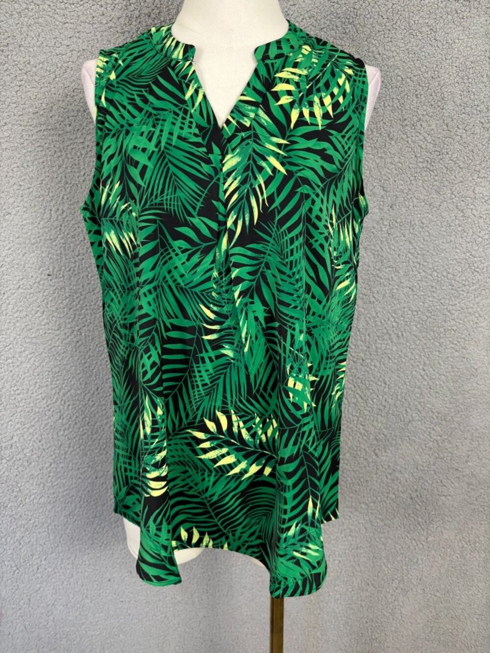 Anyhold Women's  Summer Chiffon Sleeveless Blouse  Multi Size Medium NWT's.